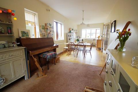 33a Springmeadow Lane, Uppermill, Oldham, OL3 6HW