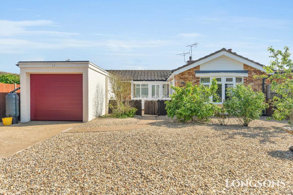 Couhe Close, Swaffham 2 bed detached bungalow for sale £254,000