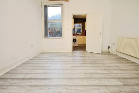 3 bedroom terraced house to rent, Abbeydale Road, Sharrow, Sheffield, S7