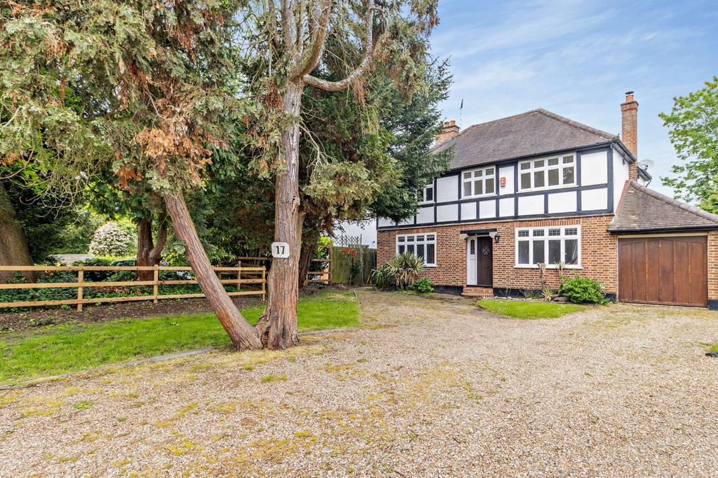 Moss Lane, Pinner Village, HA5 3 bed detached house for sale £1,220,000