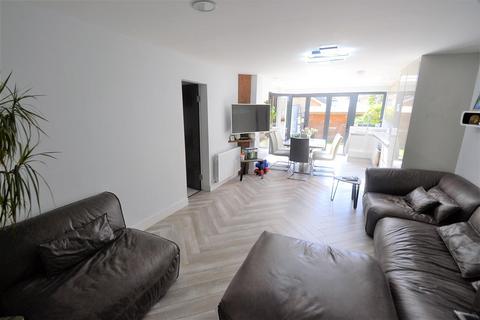 249 Westmacott Drive, Feltham, TW14 9XB
