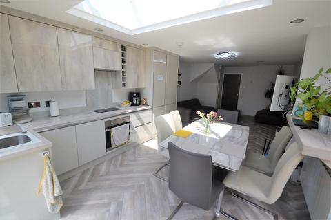 249 Westmacott Drive, Feltham, TW14 9XB