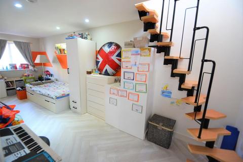 249 Westmacott Drive, Feltham, TW14 9XB