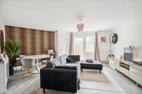 1 bedroom apartment for sale, Sutton Court Road, Hillingdon, UB10