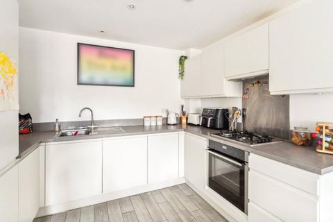 1 bedroom apartment for sale, Sutton Court Road, Hillingdon, UB10