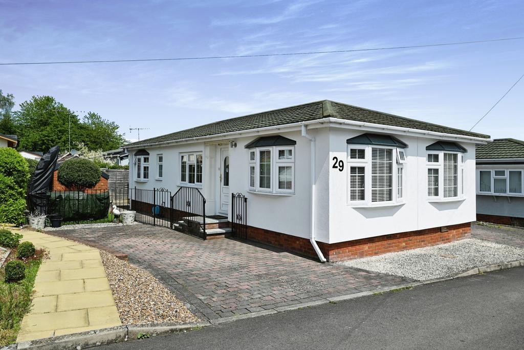 Swiss Farm Park, HenleyonThames, Oxfordshire, RG9 2 bed park home for