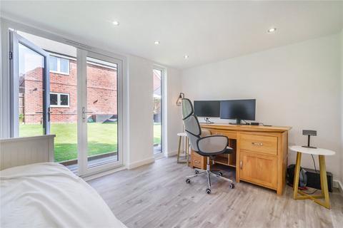 10 Cascade Way, Farnham, GU9 7GQ