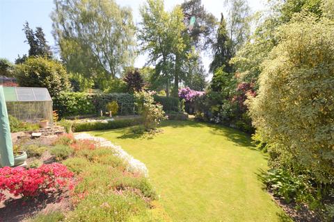 42 Ridgeway Close, Lightwater, GU18 5XX