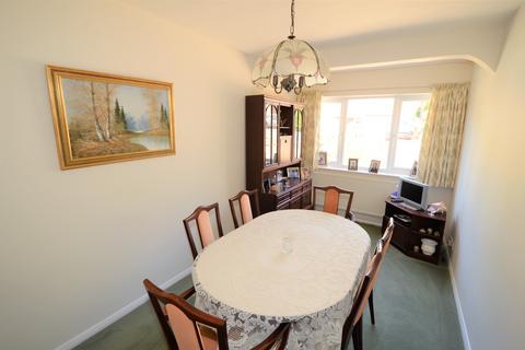 42 Ridgeway Close, Lightwater, GU18 5XX