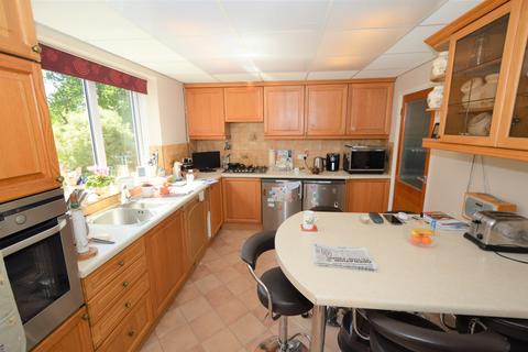 42 Ridgeway Close, Lightwater, GU18 5XX