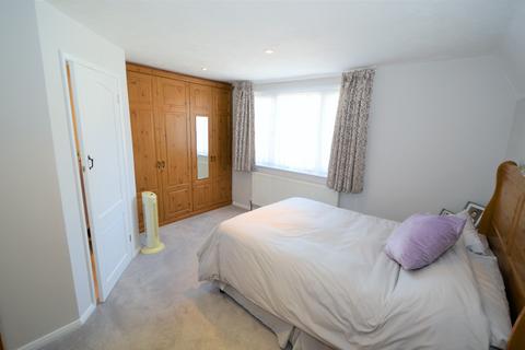 42 Ridgeway Close, Lightwater, GU18 5XX