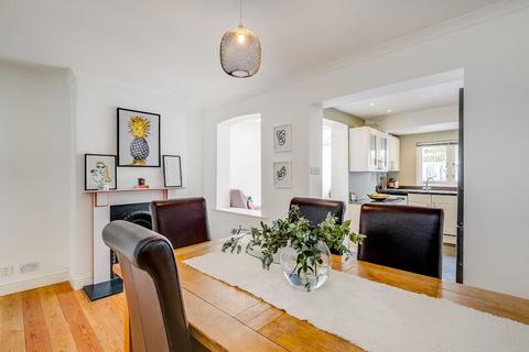 52 Warwick Road, Twickenham, TW2 6SW