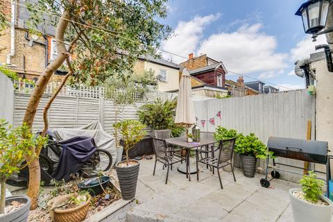 52 Warwick Road, Twickenham, TW2 6SW