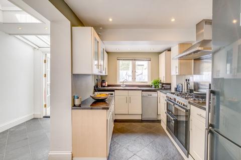52 Warwick Road, Twickenham, TW2 6SW