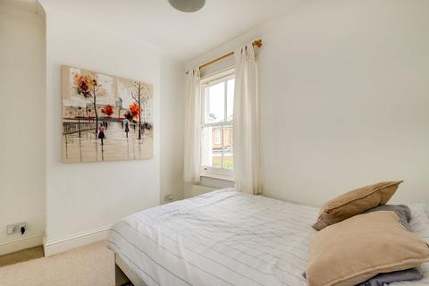 52 Warwick Road, Twickenham, TW2 6SW