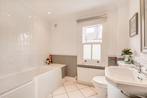 52 Warwick Road, Twickenham, TW2 6SW
