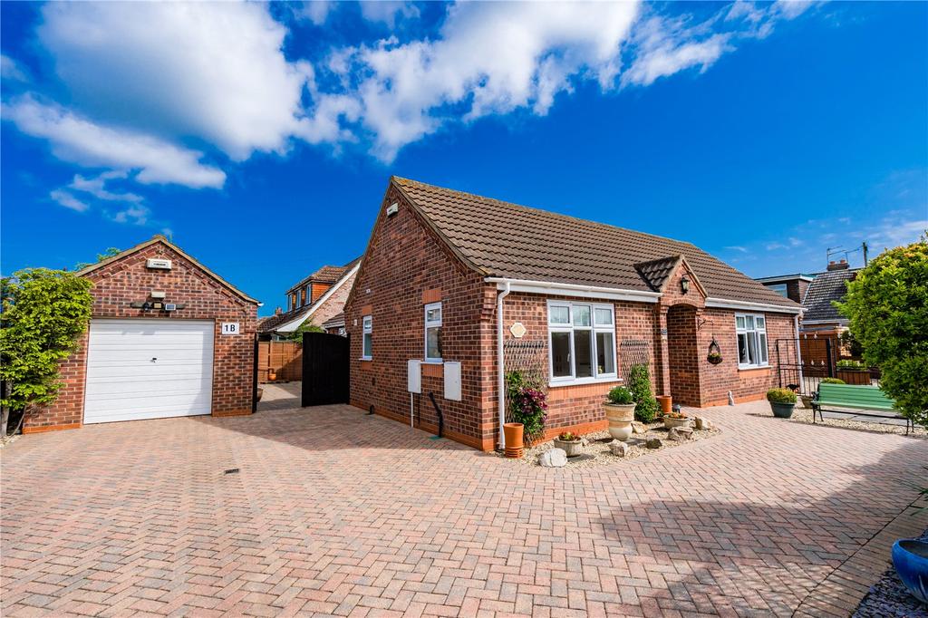 Priors Close, New Waltham, Grimsby... 2 bed bungalow £285,000
