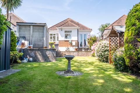 2 bedroom detached bungalow for sale - Brierley Rd, Northbourne