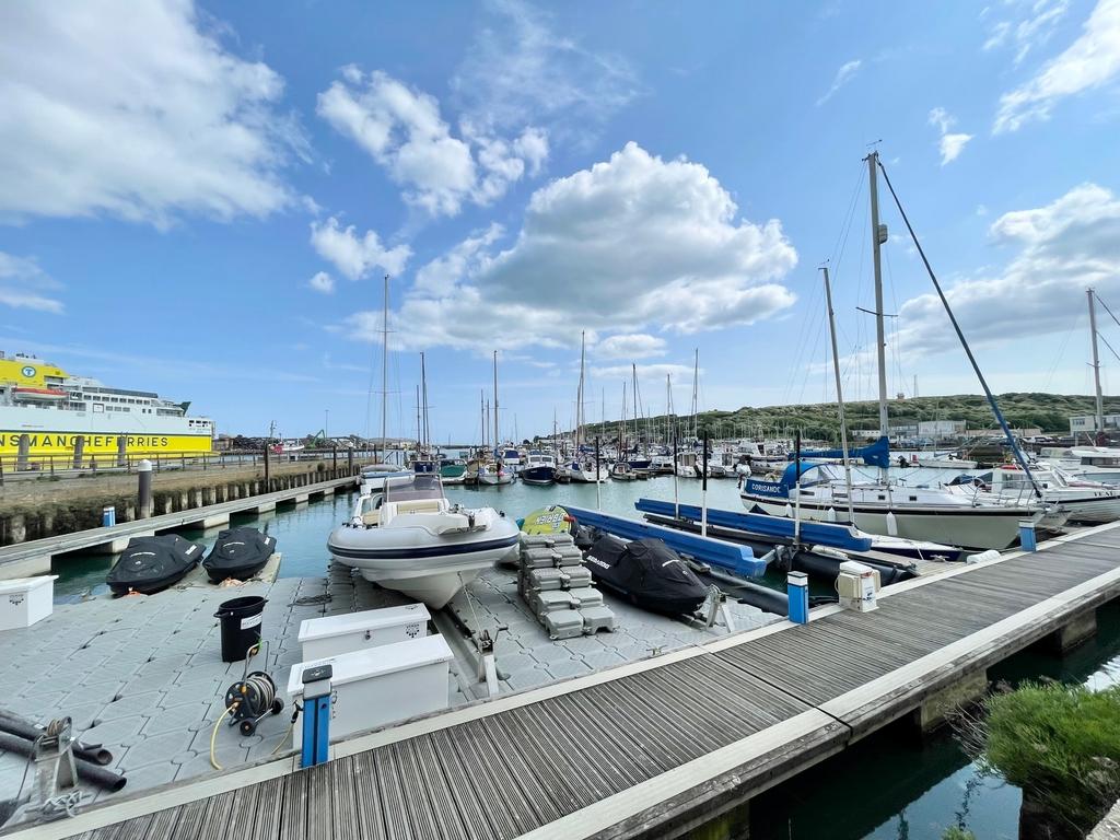 West Quay, Newhaven BN9 2 bed apartment for sale £249,950