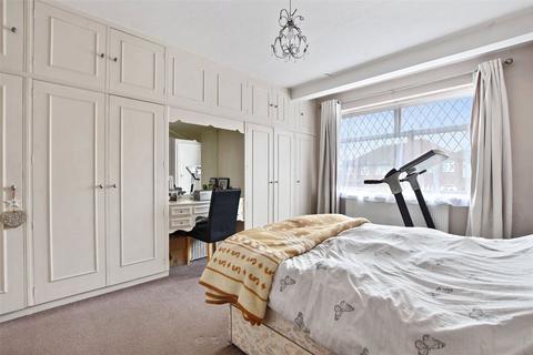 5 bedroom semi-detached house for sale, Osidge Lane, London, N14