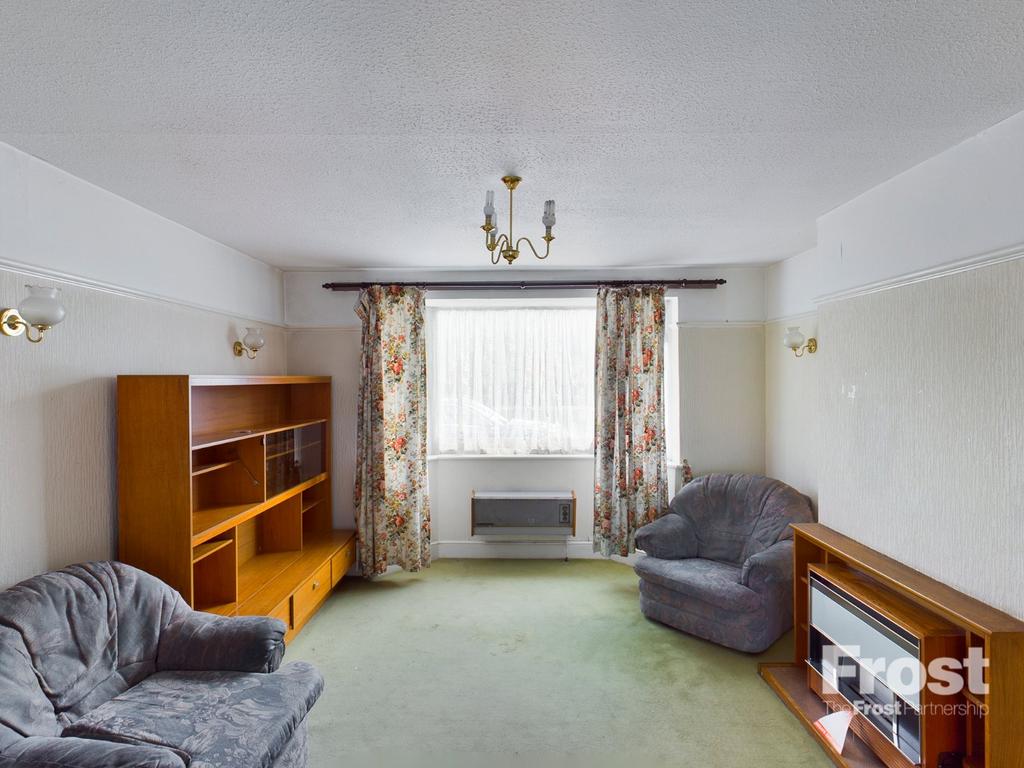 Stanwell New Road, StainesuponThames, Surrey, TW18 3 bed end of