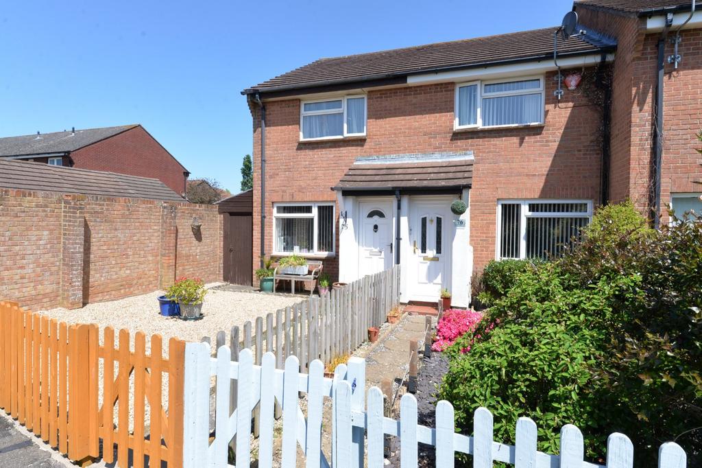 Carisbrooke Court, New Milton, Hampshire, BH25 2 bed terraced house for