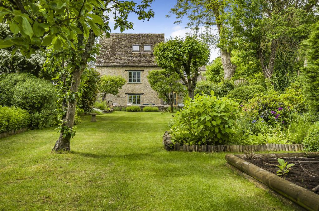 The Street, Castle Eaton, Wiltshire, SN6 3 bed detached house for sale