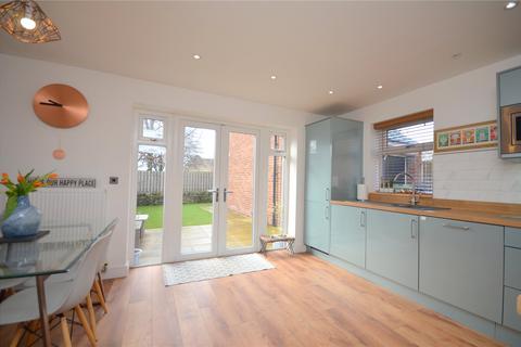 3 bedroom semi-detached house for sale - Waspsnest Court, Mirfield, West Yorkshire, WF14