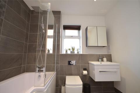 3 bedroom semi-detached house for sale - Waspsnest Court, Mirfield, West Yorkshire, WF14