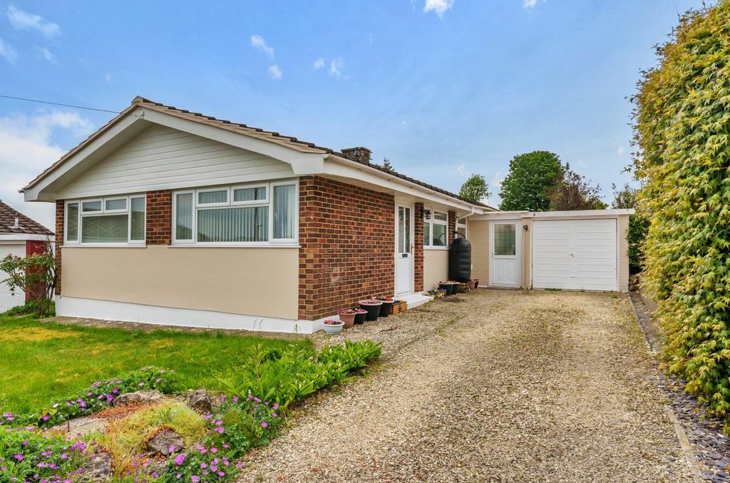 Broadway, Warminster, BA12 2 bed detached bungalow for sale £300,000