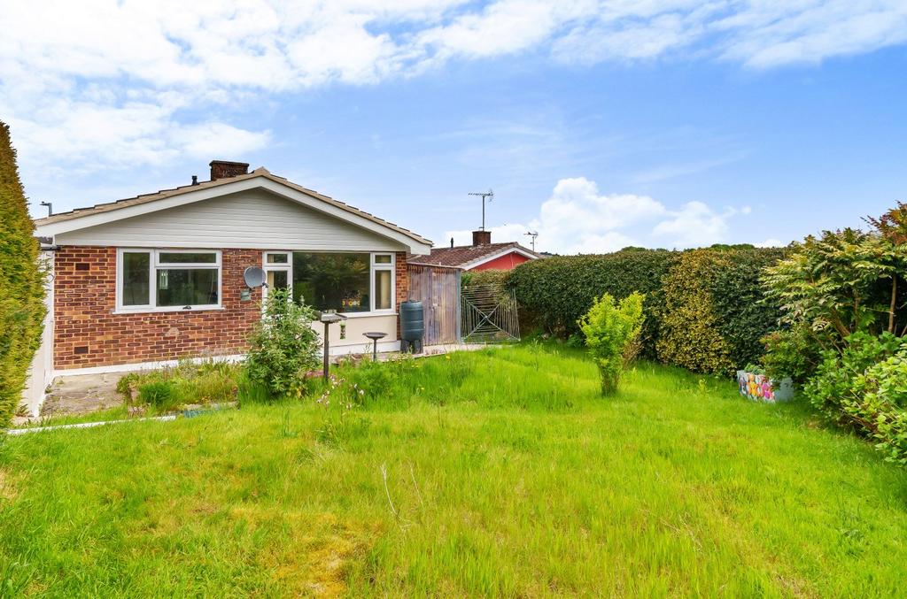 Broadway, Warminster, BA12 2 bed detached bungalow for sale £282,500