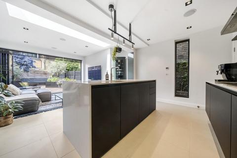 67 Pevensey Road, London, SW17 0HT