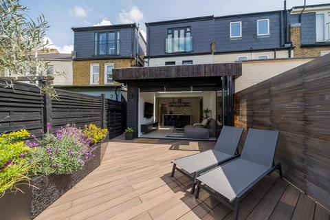 67 Pevensey Road, London, SW17 0HT