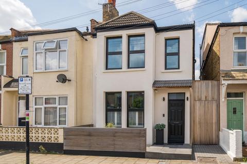 67 Pevensey Road, London, SW17 0HT