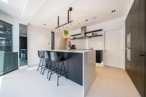 67 Pevensey Road, London, SW17 0HT