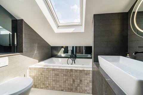 67 Pevensey Road, London, SW17 0HT