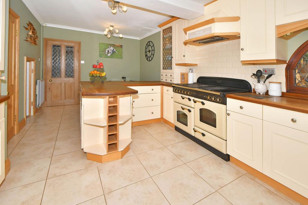 Dining kitchen