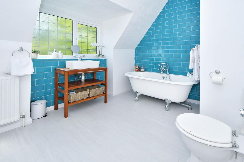 Principal bathroom