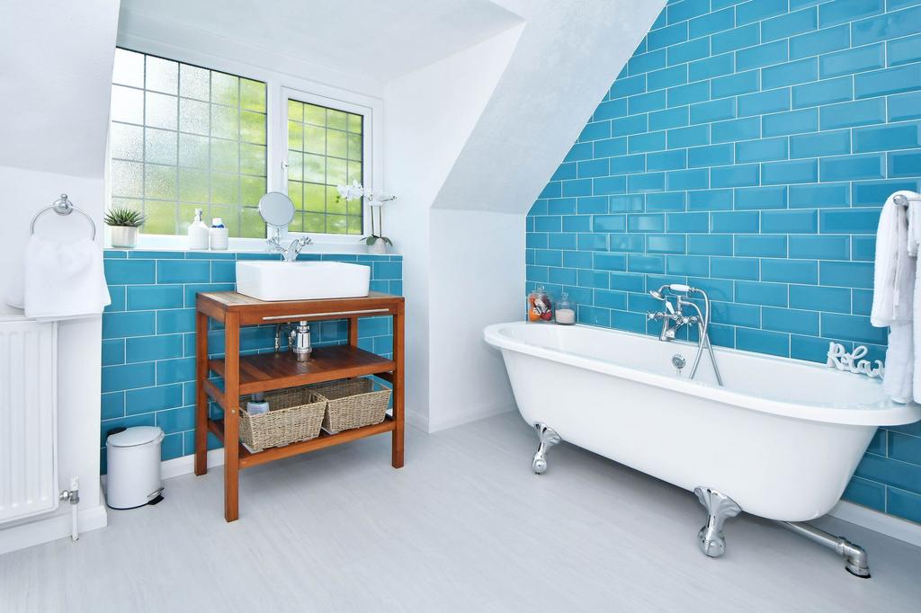 Principal bathroom