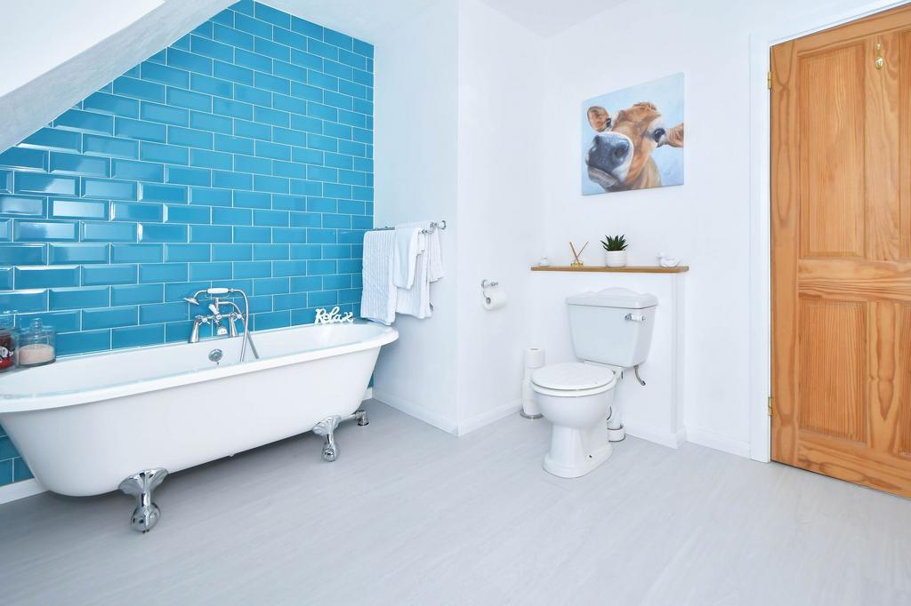 Principal bathroom