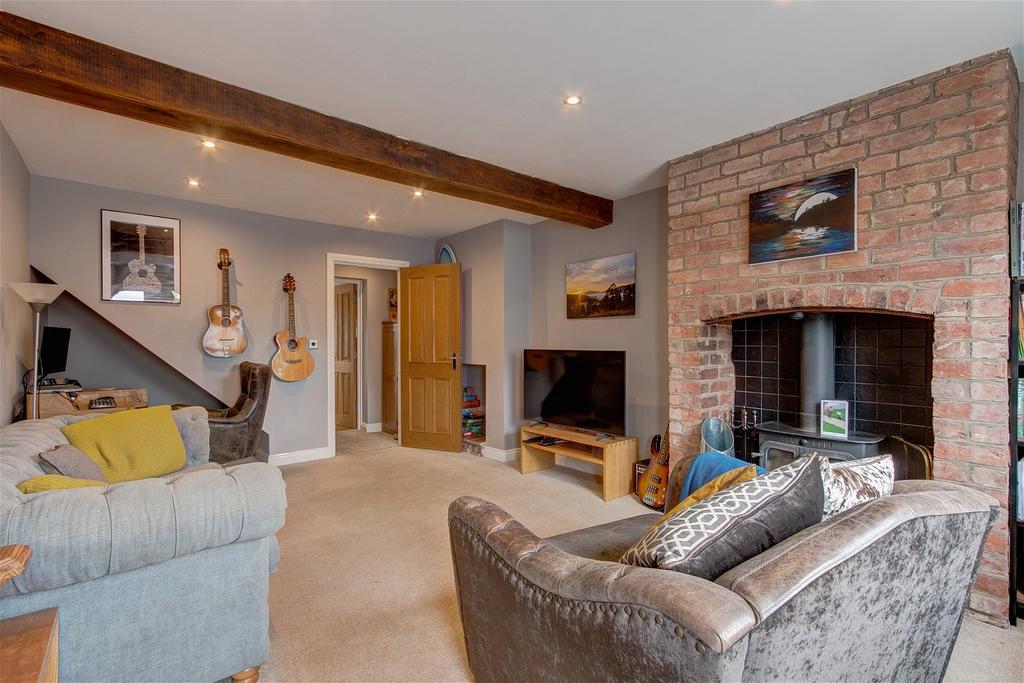 Dagtail Lane, Astwood Bank B97 5QT 3 bed terraced house £300,000