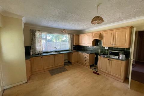2 bedroom detached bungalow for sale, Lincoln Road, Skegness, Lincolnshire, PE25 2DN