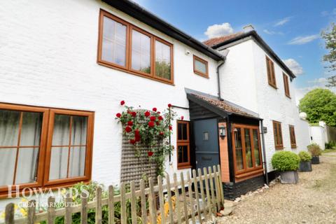 5 bedroom cottage for sale, Front Road, Caister-on-Sea