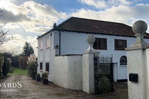 5 bedroom cottage for sale, Front Road, Caister-on-Sea