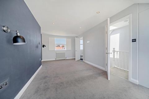 41 Deal Road, London, SW17 9JW