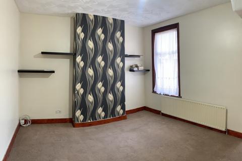 3 bedroom terraced house to rent - 397 Strone Road, E12