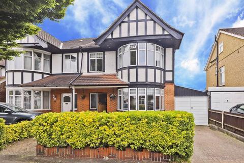 58 Abbotsbury Gardens, Pinner, HA5 1SX