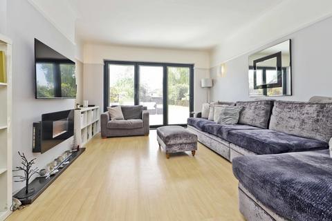 58 Abbotsbury Gardens, Pinner, HA5 1SX