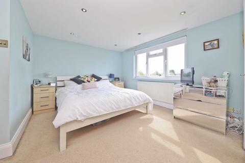 58 Abbotsbury Gardens, Pinner, HA5 1SX