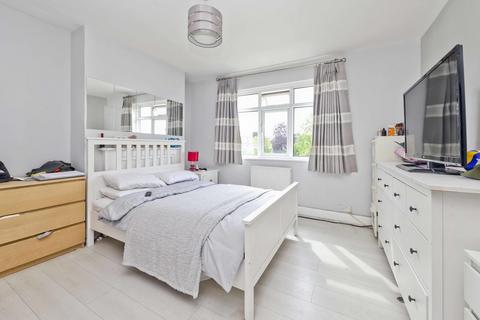 58 Abbotsbury Gardens, Pinner, HA5 1SX